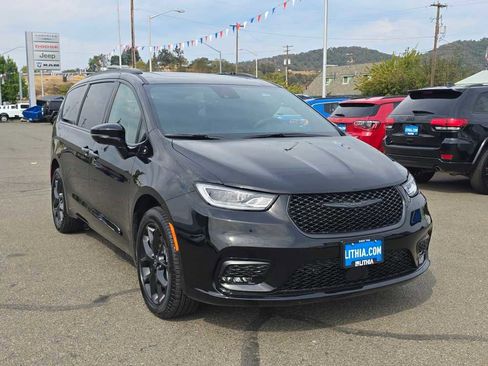 New 2026 Chrysler Pacifica Limited w/ S Appearance Package image 7