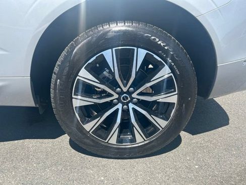 Used 2025 Volvo XC60 B5 Plus AWD/4WD image 9