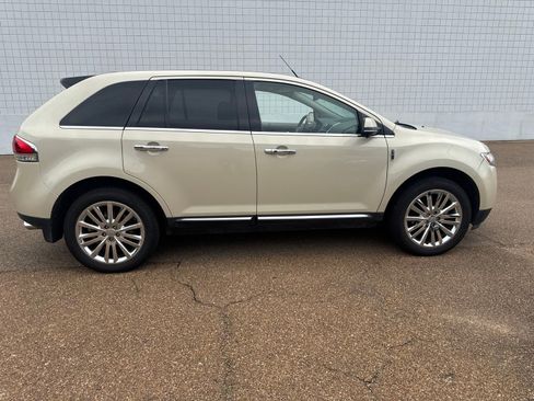 Used 2014 Lincoln MKX FWD w/ Equipment Group 102A image 8