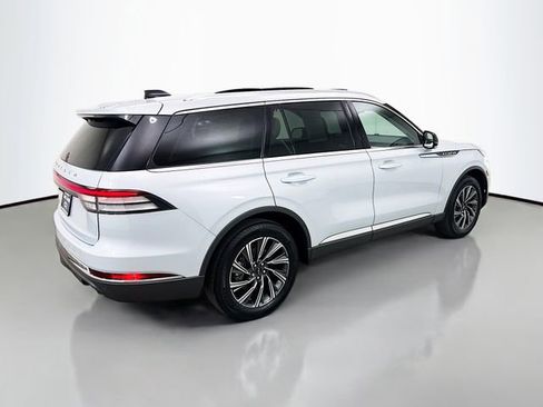 Used 2025 Lincoln Aviator AWD image 7
