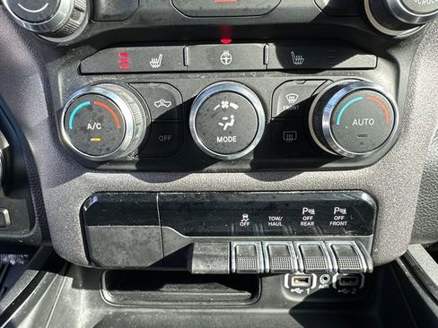 Used 2022 RAM 1500 Big Horn w/ Built-to-serve Edition image 32