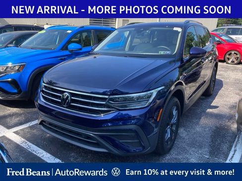 Used 2023 Volkswagen Tiguan SE w/ Panoramic Sunroof Package AWD/4WD image 3