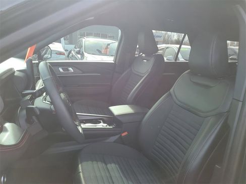 Used 2025 Ford Explorer ST-Line image 8