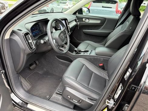 Used 2026 Volvo XC40 B5 Core w/ Climate Package AWD/4WD image 8