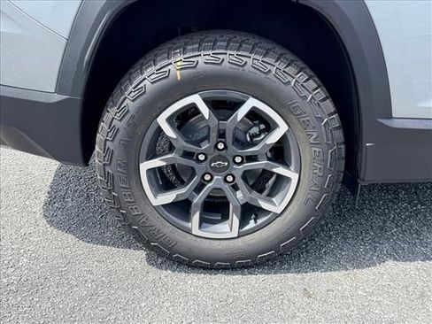 New 2026 Chevrolet Equinox ACTIV w/ Convenience Package III AWD/4WD image 30