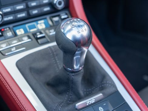 Certified 2021 Porsche 718 Boxster Spyder image 28