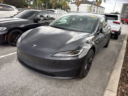 Used 2024 Tesla Model 3 Standard Range RWD image 4