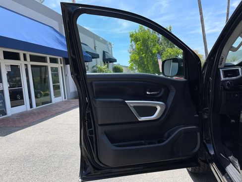 Used 2017 Nissan Titan SV RWD image 16
