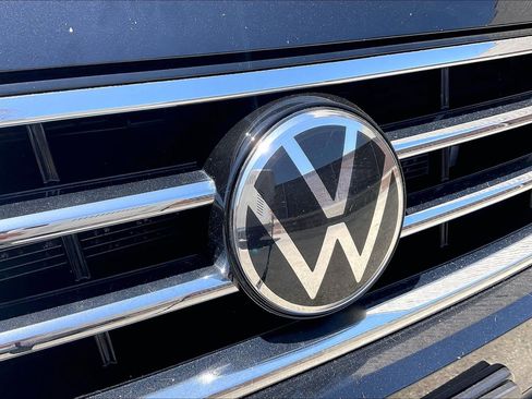 Certified 2023 Volkswagen Tiguan SE FWD image 30