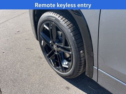 New 2026 Volkswagen Tiguan SE R-Line image 5