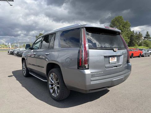 Used 2020 Cadillac Escalade Premium Luxury w/ Escalade Sport Edition AWD/4WD image 6