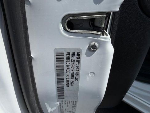 Used 2024 Chrysler Pacifica Limited FWD image 26