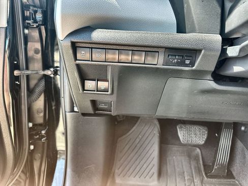 Used 2025 Toyota Sienna XLE image 18