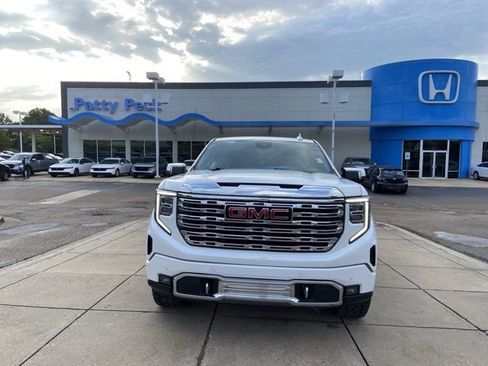 Used 2022 GMC Sierra 1500 Denali w/ Denali Reserve Package AWD/4WD image 3