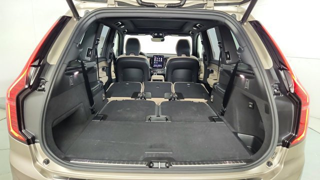 New 2026 Volvo XC90 T8 Plus w/ Protection Package Premier AWD/4WD image 43