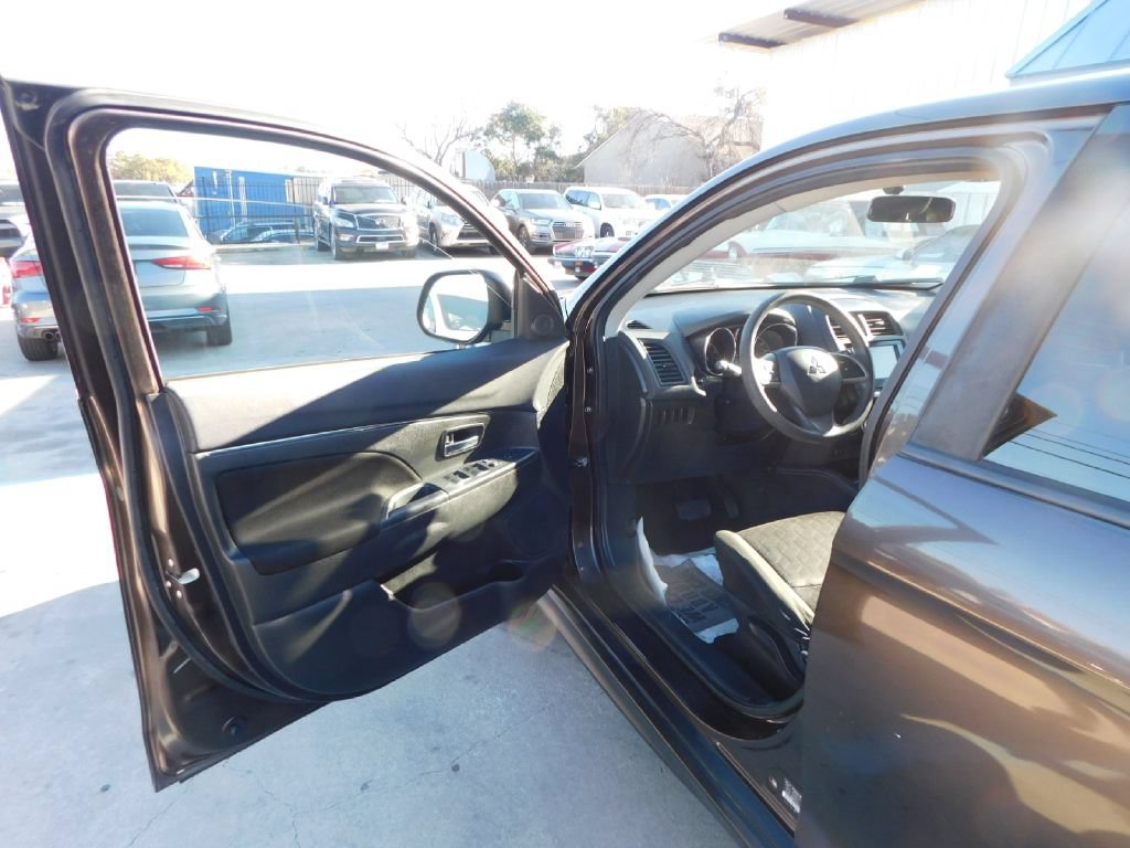 Used 2020 Mitsubishi Outlander Sport ES FWD image 17
