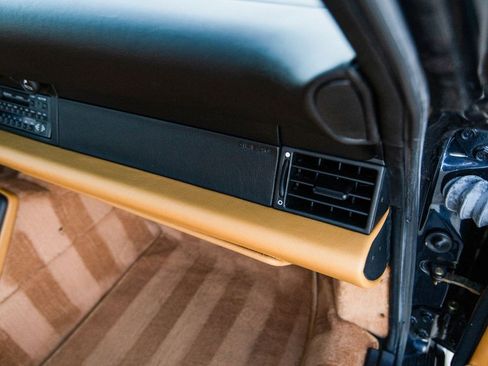 Used 1992 Porsche 911 Turbo image 23