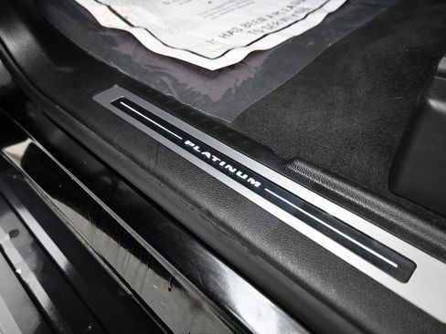 Used 2020 Cadillac Escalade ESV Platinum image 27