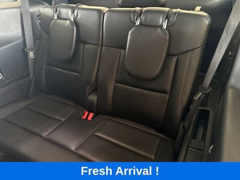 Used 2023 Ford Explorer XLT w/ Equipment Group 202A AWD/4WD image 4