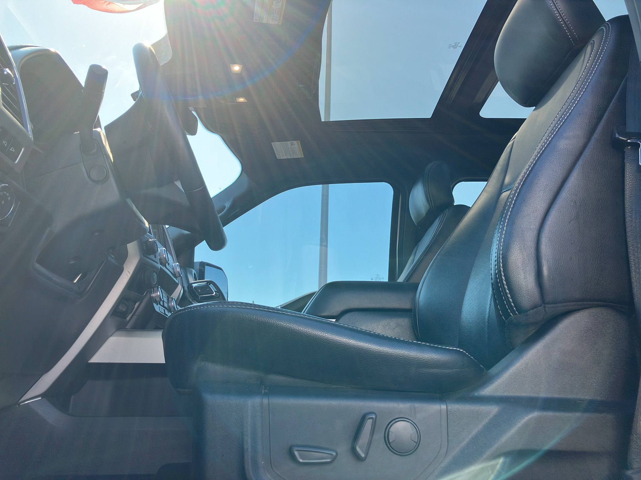 Used 2020 Ford F150 Lariat w/ Equipment Group 502A Luxury AWD/4WD image 32