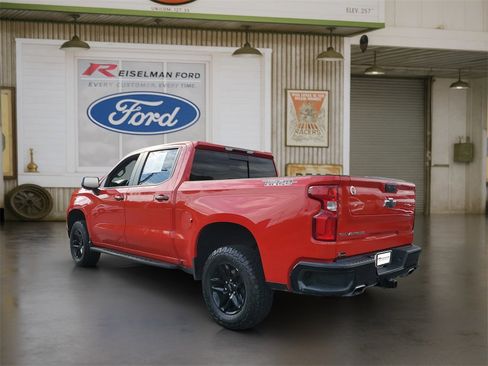 Used 2022 Chevrolet Silverado 1500 LT Trail Boss w/ LT Trail Boss Premium Package image 3