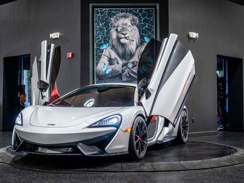 Used 2018 McLaren 570S Spider image 34