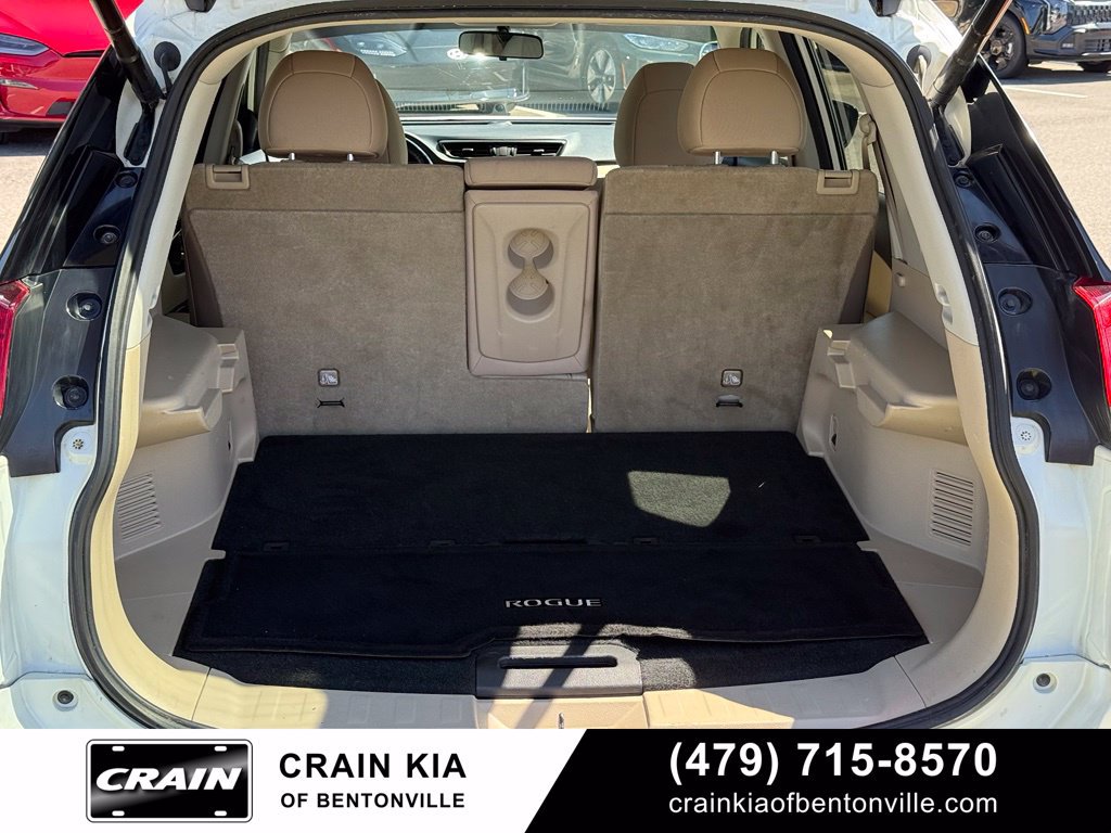Used 2017 Nissan Rogue SV w/ SV Premium Package FWD image 30