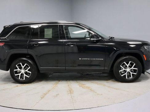 Used 2023 Jeep Grand Cherokee Limited image 13