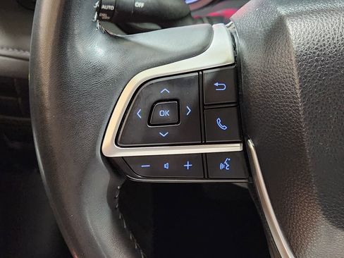 Used 2022 Toyota Highlander XLE image 48