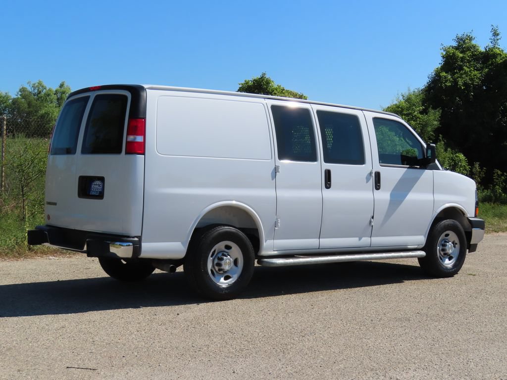 Used 2025 Chevrolet Express 2500 w/ Driver Convenience Package RWD image 3