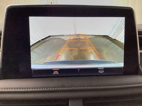 Used 2024 GMC Yukon SLE w/ Gmc Pro Safety Plus Package image 21