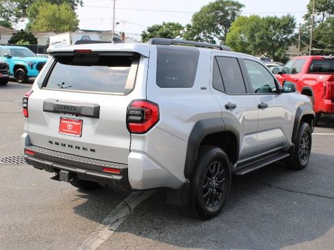 Used 2025 Toyota 4Runner SR5 AWD/4WD image 5