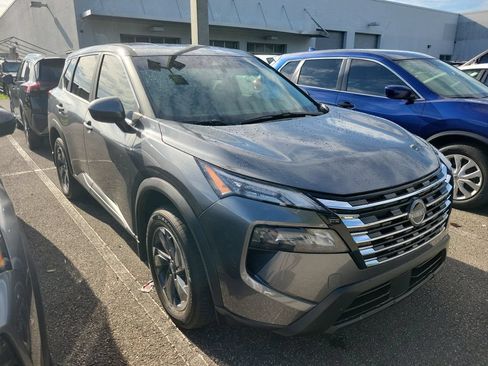 Used 2026 Nissan Rogue SV FWD image 2