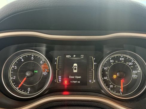 Used 2017 Jeep Cherokee Latitude w/ Safety/Convenience Group image 9