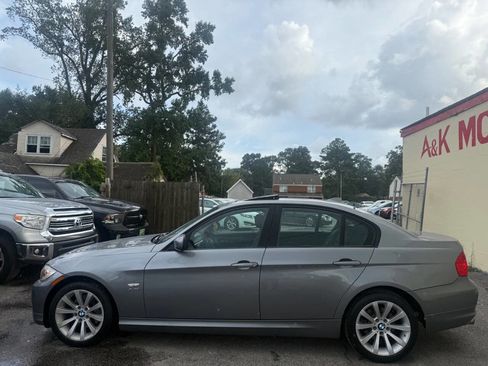 Used 2011 BMW 328i xDrive Sedan image 4