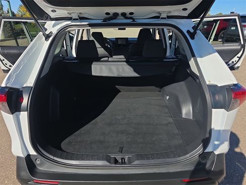 Used 2022 Toyota RAV4 XLE image 13