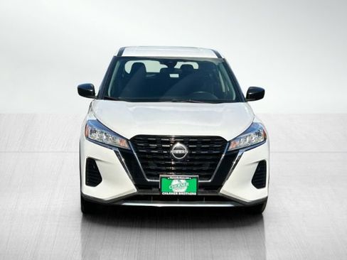 Used 2022 Nissan Kicks S FWD image 2
