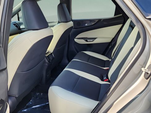 Used 2024 Lexus NX 250 FWD image 11