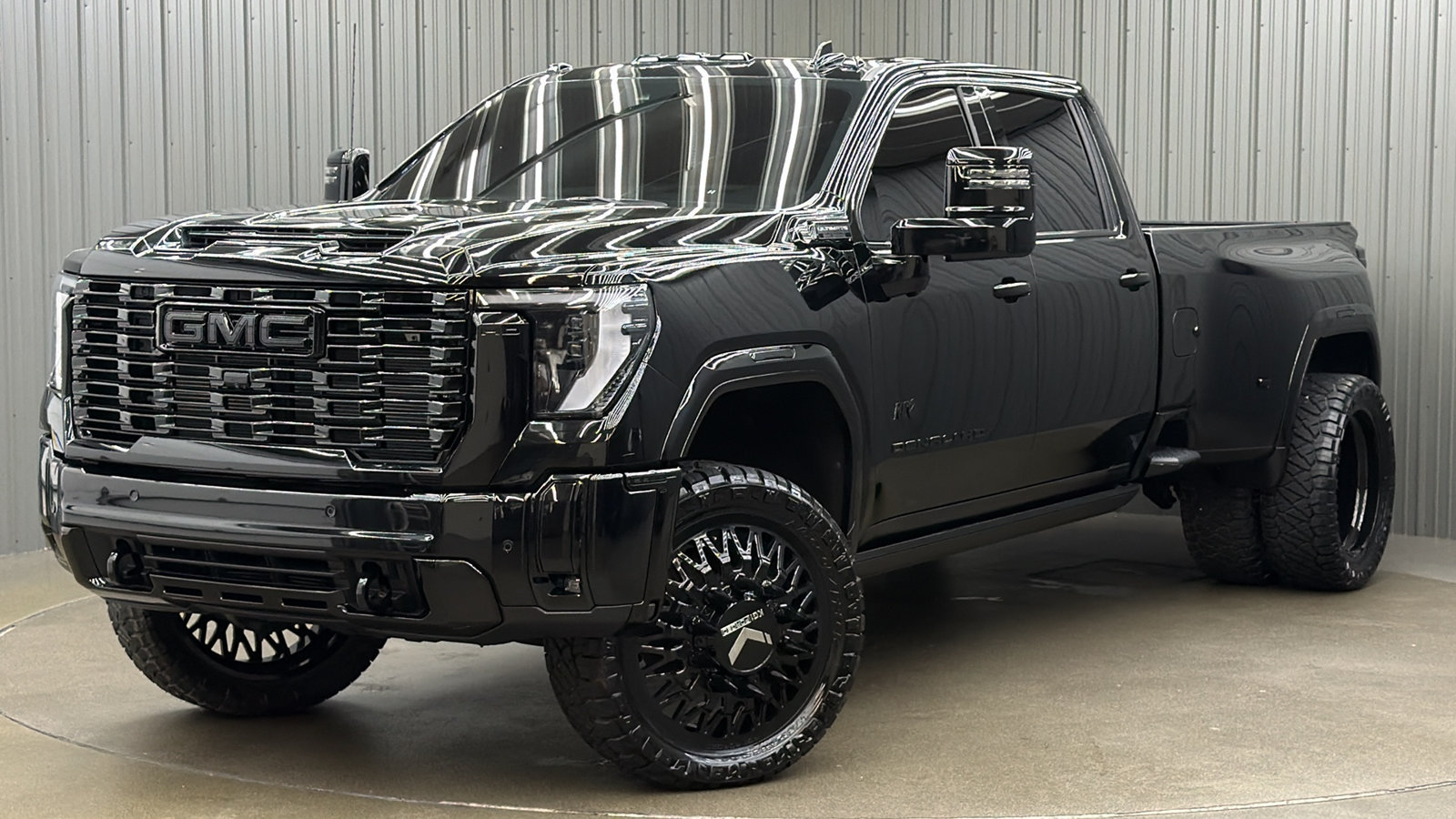 Used 2025 GMC Sierra 3500 Denali Ultimate AWD/4WD image 1