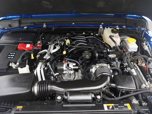 Used 2022 Jeep Wrangler Unlimited Sahara w/ Dual Top Group image 30