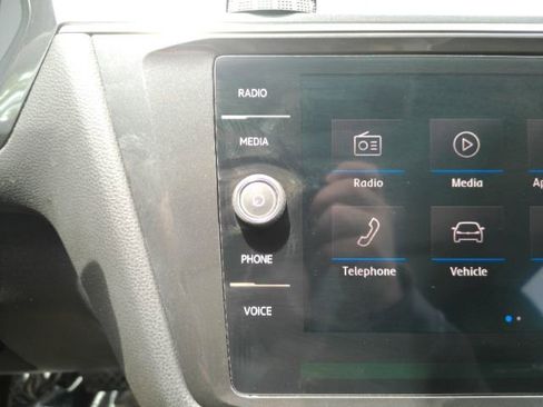 Used 2018 Volkswagen Tiguan SE w/ Panoramic Sunroof Package FWD image 41