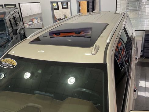 Used 2023 Chevrolet Suburban High Country w/ Advanced Technology Package image 24