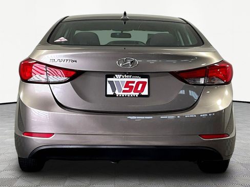 Used 2015 Hyundai Elantra SE w/ Option Group 03 FWD image 5