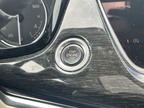 Used 2021 Cadillac XT6 Premium Luxury w/ LPO, Floor Liner Package FWD image 17