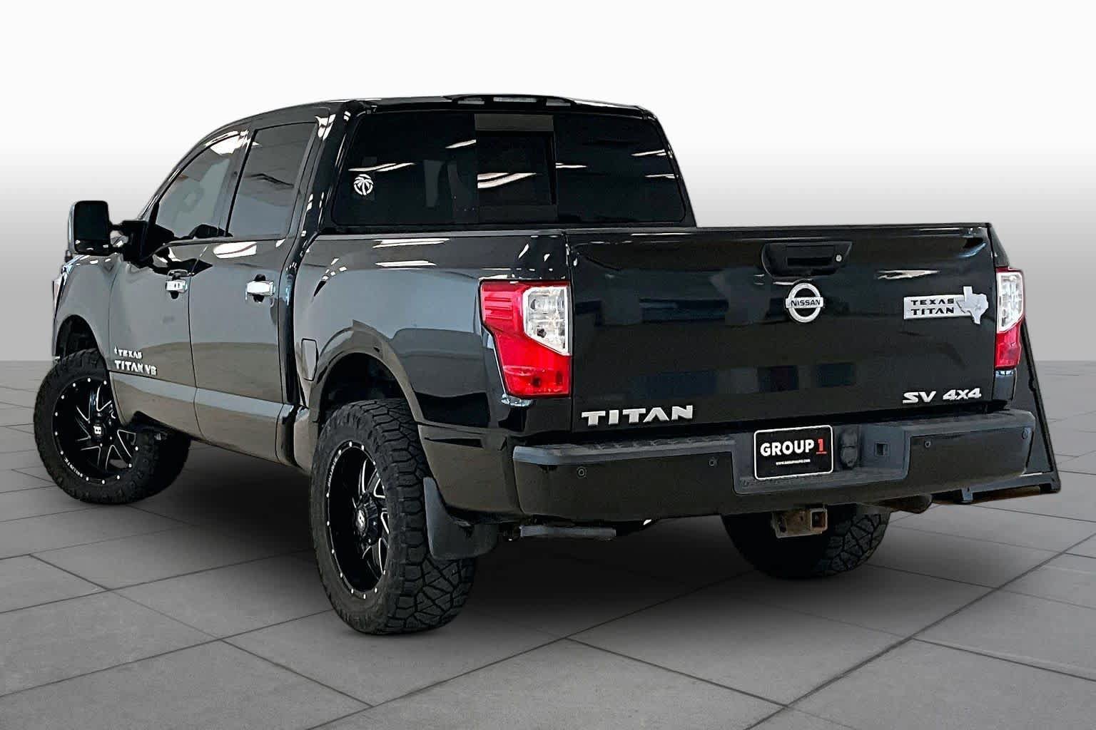 Used 2019 Nissan Titan SV w/ SV Convenience Package AWD/4WD image 11