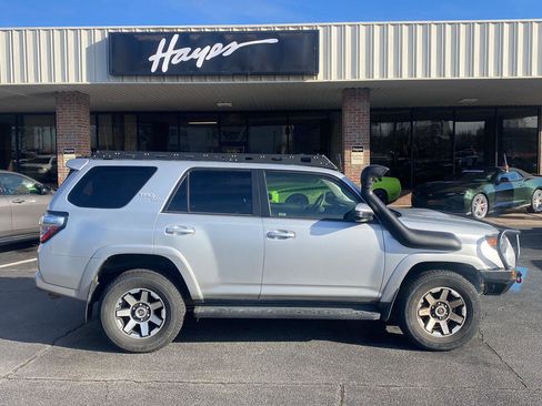 Used 2023 Toyota 4Runner TRD Off-Road image 4