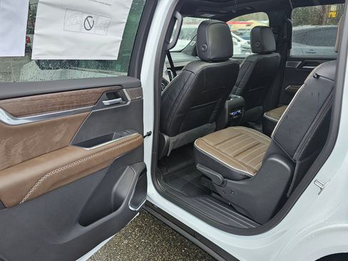 New 2026 GMC Acadia Denali Ultimate w/ LPO, Floor Liner Package image 15