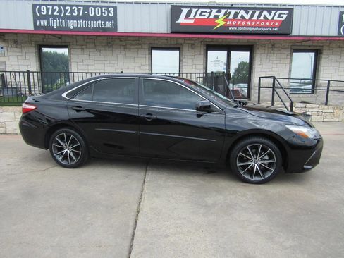 Used 2016 Toyota Camry XSE image 5