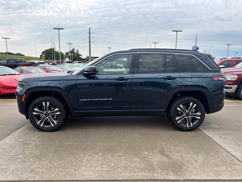 New 2027 Jeep Grand Cherokee Limited AWD/4WD image 26