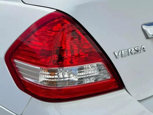 Used 2011 Nissan Versa 1.8 S image 16